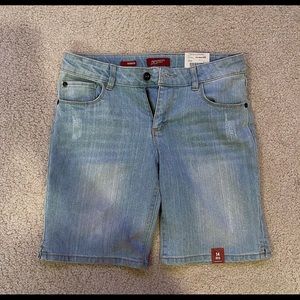 Girls light was bermuda jean shorts!